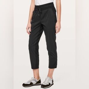 Lululemon Dance Studio Crop 25” Black 2 Swift Athleisure Gym Loungewear Travel